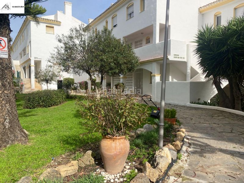 Foto b9c3136b-bdb4-4006-b0d1-af3b3ff82df8. Dúplex amb calefacció aparcament piscina a Calahonda Mijas