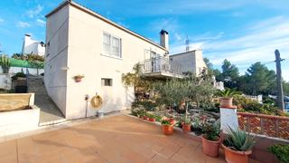 Xalet a Segur de Calafell Nucli Urb. Casa independiente en segur de calafell con garaje y piscina, te