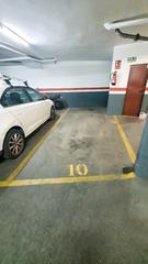 Aparcament cotxe a Carrer d'euclides 9. Plaza de garaje en vilapicina para coche grande