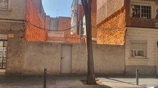 Terreny residencial a Carrer de viladrosa 54. Solar a la venta en zona de nou barris