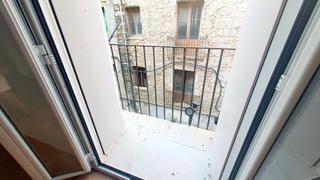 Pis a Barri Antic. Finca en casco antiguo de manresa, 45m2 tiles reformado