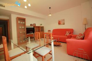 Miete Appartement in Calle alonso de escobar 4. Apartamento amplio de 2 dormitorios y patio en pardaleras