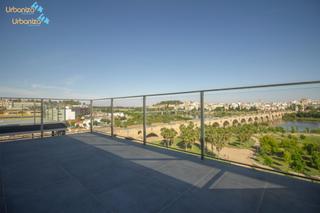 Miete Dachwohnung in Avenida de adolfo díaz ambrona 3. Atico en planta 4 dormitorios, garaje, trastero y piscina