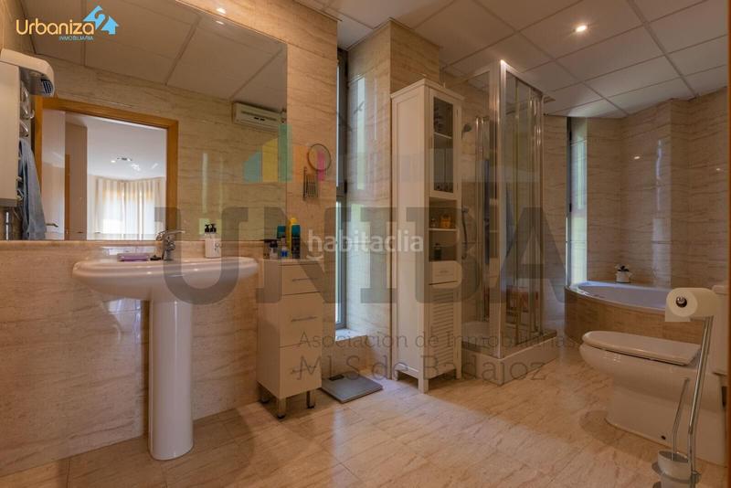 Foto 0d2e19fe-4b97-4150-8ce5-93eb8aee57b3. Chalet con riscaldamento parcheggio piscina in Las Vaguadas Badajoz