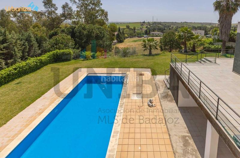 Foto 1e76368a-17c4-4b58-ae55-6ba1b0d548c0. Chalet con riscaldamento parcheggio piscina in Las Vaguadas Badajoz