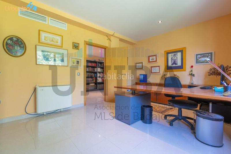 Foto 1fd5d2d9-ec79-4f50-b0cb-83f0becbe509. Chalet con riscaldamento parcheggio piscina in Las Vaguadas Badajoz