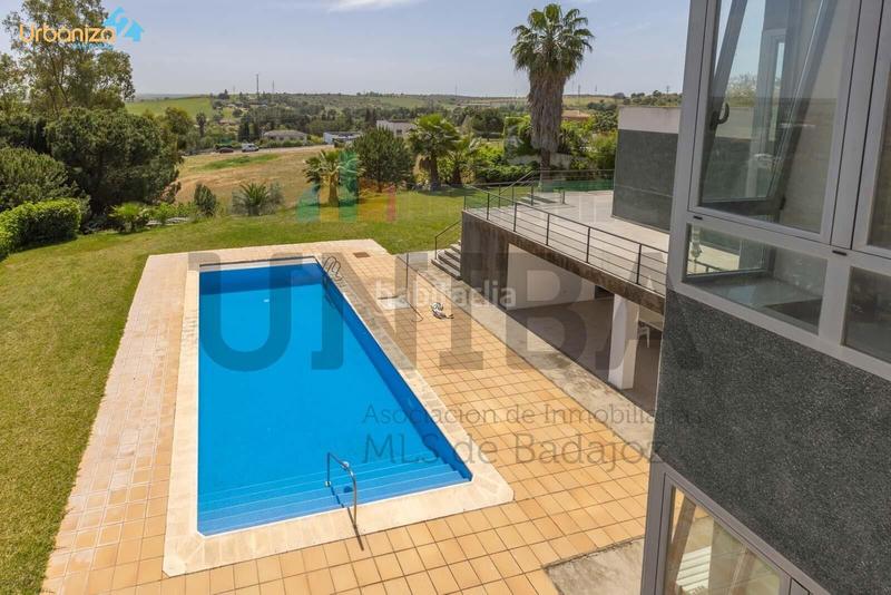 Foto 3dc977c0-4d6e-403b-8d40-a69ef0f4cd50. Chalet con riscaldamento parcheggio piscina in Las Vaguadas Badajoz