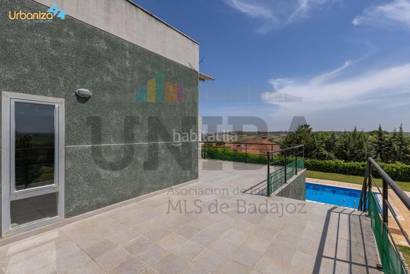 Foto 4f32f552-10f2-4702-9839-87af56e9262d. Chalet con riscaldamento parcheggio piscina in Las Vaguadas Badajoz