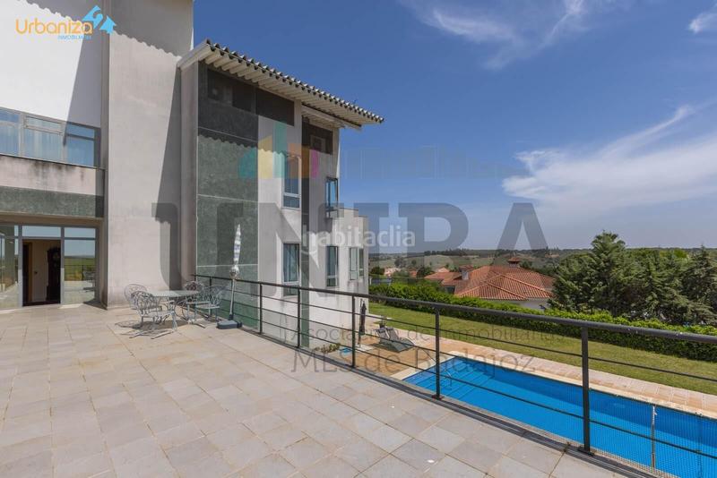 Foto 60020d8f-5951-4d4f-8776-17f2b37ff073. Chalet con riscaldamento parcheggio piscina in Las Vaguadas Badajoz