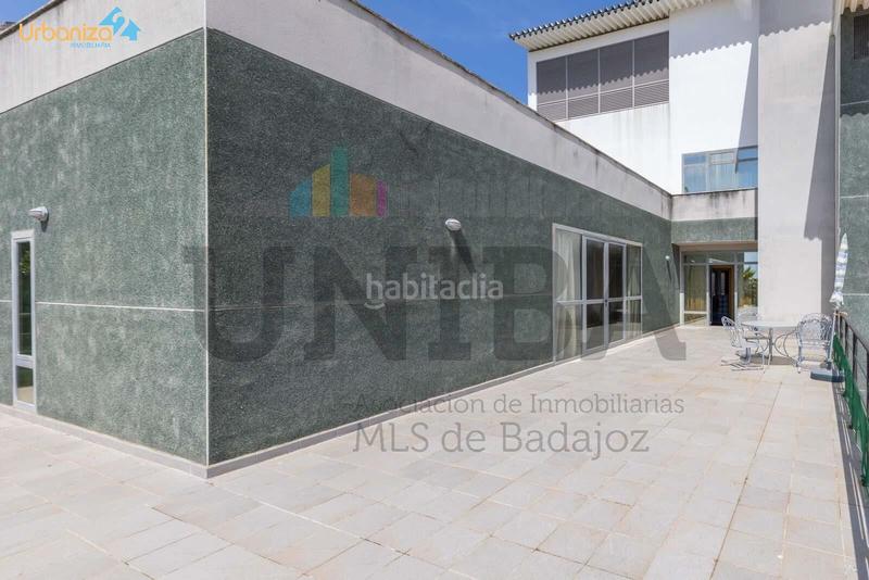 Foto 66348df7-ce8e-4f3c-afd8-aaccece4cf1b. Chalet con riscaldamento parcheggio piscina in Las Vaguadas Badajoz