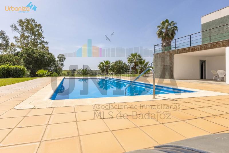 Foto 6d5bb313-37ad-44cb-a989-5db8a42c1173. Chalet con riscaldamento parcheggio piscina in Las Vaguadas Badajoz
