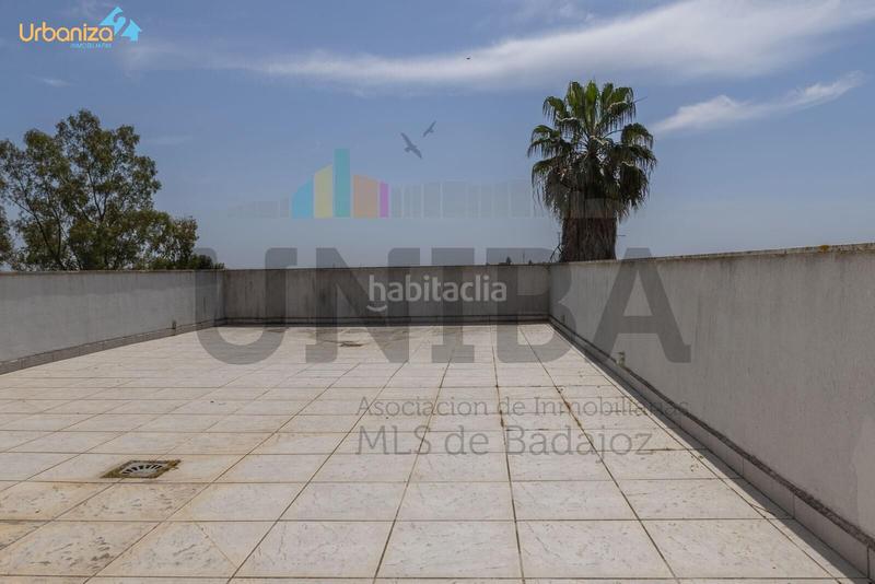 Foto 71aba4a2-0fb4-48c6-af07-d8dff260dd1c. Chalet con riscaldamento parcheggio piscina in Las Vaguadas Badajoz