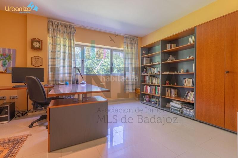 Foto 78c0f9cd-34dc-4d86-8daa-dce33921679a. Chalet con riscaldamento parcheggio piscina in Las Vaguadas Badajoz