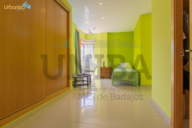 Foto 8b42f12a-ebdb-4d3c-a63f-c84a08d2a412. Chalet con riscaldamento parcheggio piscina in Las Vaguadas Badajoz