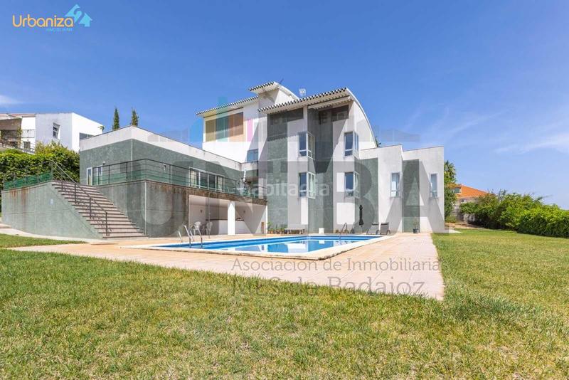 Foto 8c01a36f-be02-4c5e-bb02-304589e5bf75. Chalet con riscaldamento parcheggio piscina in Las Vaguadas Badajoz