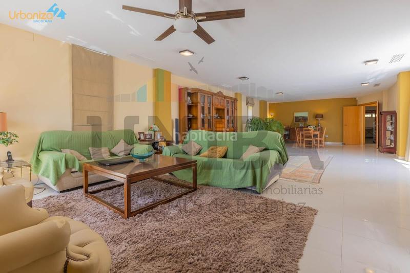 Foto 909a01f9-ad17-473d-9853-66477ae5e596. Chalet con riscaldamento parcheggio piscina in Las Vaguadas Badajoz