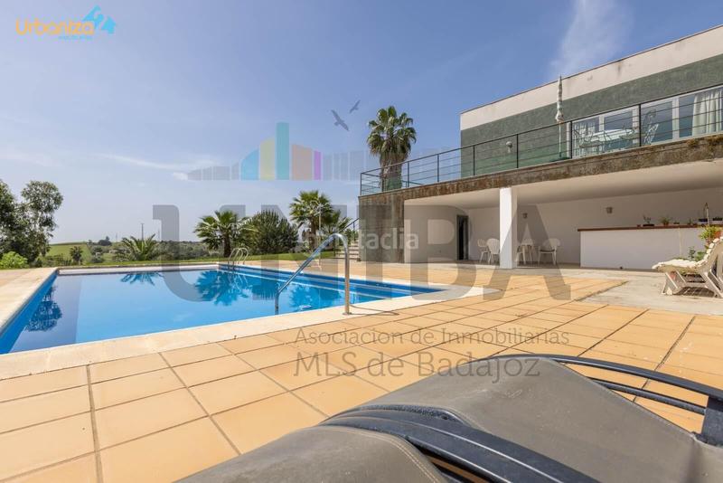Foto 9f8528c2-46b0-4f30-a9b7-c58ff8963eb7. Chalet con riscaldamento parcheggio piscina in Las Vaguadas Badajoz