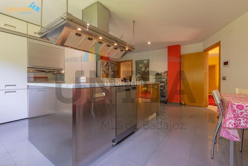 Foto a1961dad-94fa-41f7-afec-c57724560856. Chalet con riscaldamento parcheggio piscina in Las Vaguadas Badajoz