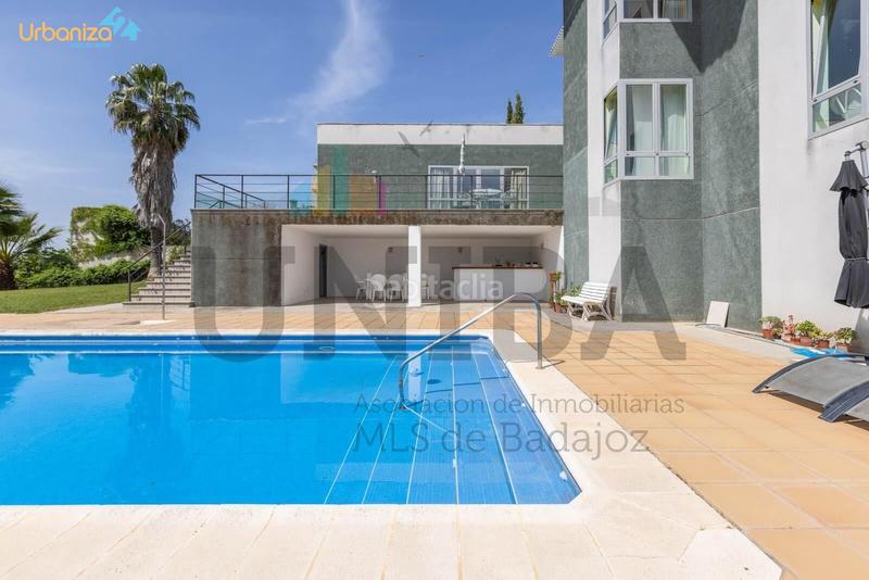 Foto b4aa8d67-f0bb-483b-b1f9-a17c1df6e4f7. Chalet con riscaldamento parcheggio piscina in Las Vaguadas Badajoz