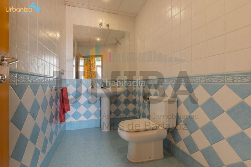 Foto e021c795-864f-4036-8f0d-7943ad1419de. Chalet con riscaldamento parcheggio piscina in Las Vaguadas Badajoz