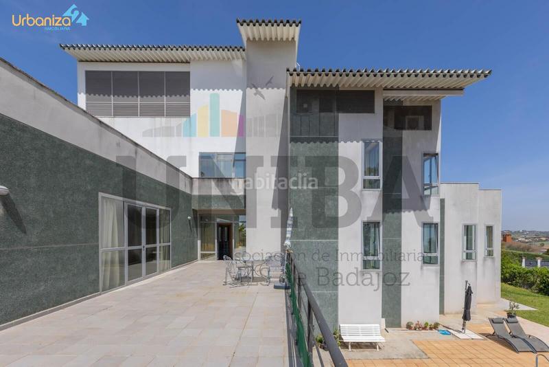 Foto e8f8865b-a4c0-455f-8b24-4deca15c55bd. Chalet con riscaldamento parcheggio piscina in Las Vaguadas Badajoz