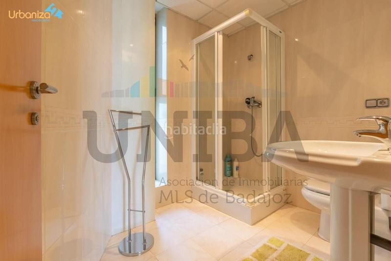 Foto f26cc61f-3acf-4333-846a-97981f0c78d3. Chalet con riscaldamento parcheggio piscina in Las Vaguadas Badajoz