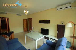 Rent Flat  Calle fernando calzadilla. Piso  de 3 dormitorios 1 baño cerca de  zona del corte ingles fa