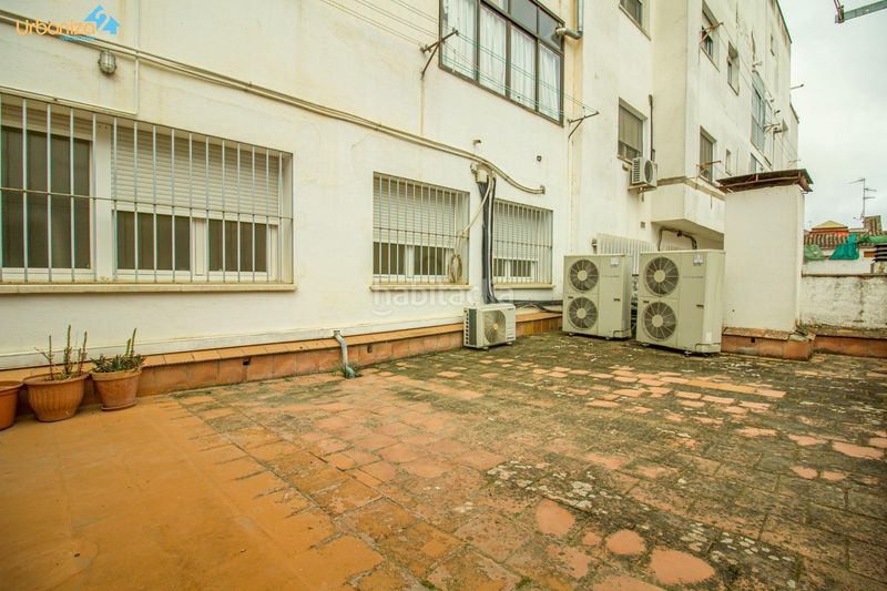 Foto 1bd4fb23-88aa-4898-acd2-6765a0366193. Oficina  juan carlos i en Casco Antiguo Badajoz