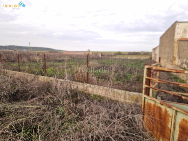 Foto 03e2c980-f5a2-4558-9746-7c5e65cafc57. Terreno residencial terreno con vivienda en Almendral