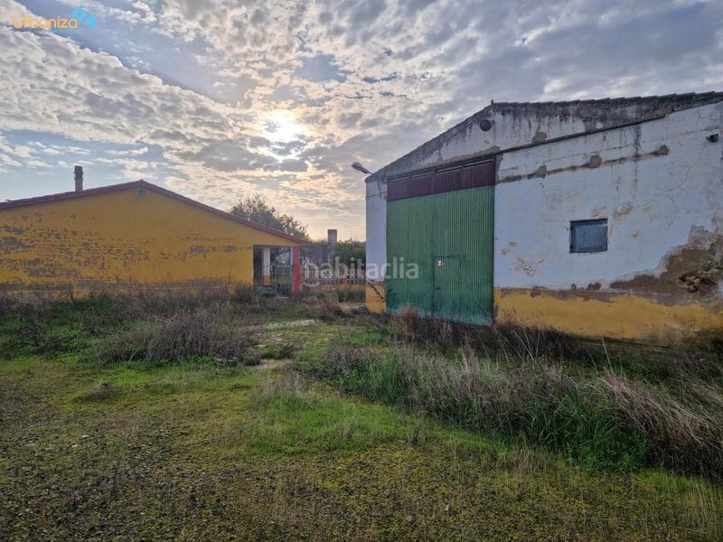 Foto fa85ece0-18fe-4ad4-9e3f-f54ceef832dd. Terreno residencial terreno con vivienda en Almendral