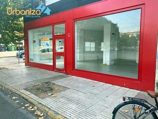 Lloguer Local Comercial  Calle vicente delgado algaba. Local bien acondicinado  con grandes escaparates de esquina