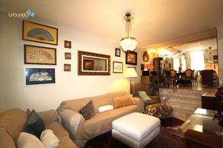 Piso en Casco Antiguo. Amplia vivienda con patio, garaje y trastero en casco antiguo