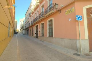 Miete Geschäftsraum  Calle calle zurbaran. Se alquila local de 300 m2 en planta y 440 m2. de superficie en