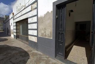 Casa en San Roque - Ronda Norte. Se vende casa independiente de 232 m2 en planta para reformar co
