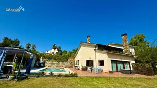 Xalet  Atalaya. Exquisita villa con diseño moderno y amplia parcela, con psicina