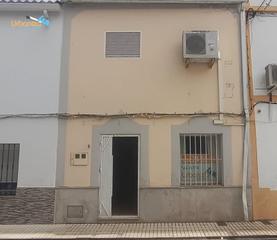 Local commercial  Calle nueva. Se vende casa acondicionada como tienda.