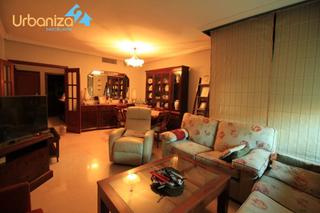 Appartement  Avenida sinforiano madroñero. Piso de 4 dormitorios en valdepasillas