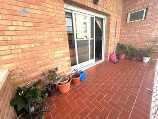 Flat in Santa Marina. Amplio piso en centro con balcón y trastero corte inglés