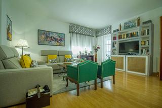 Pis  Colon. Vivienda de tres dormitorios y dos baños en pleno centro de bada