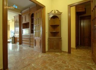 Etagenwohnung in La Estación. Amplio piso en san fernando, badajoz  oportunidad de reforma