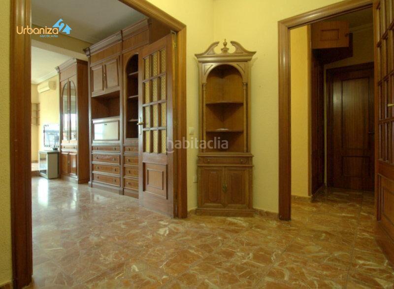 Foto 5cacbab0-b0d2-4c2e-bd2a-8fe6762e7cd6. Piso amplio piso en san fernando, oportunidad de reforma en Badajoz