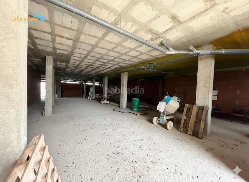 Foto c2438fc2-7f3d-49ff-b346-b835171b41f9. Local comercial a Avenida Elvas Badajoz