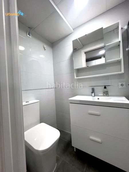 Foto 96758c4a-c7d5-4a3a-ac90-6d5bf52bdd7c. Oficina  reformada como apartamento de 2 habitaciones ideal inversión no se puede hacer cambio de uso en Badajoz