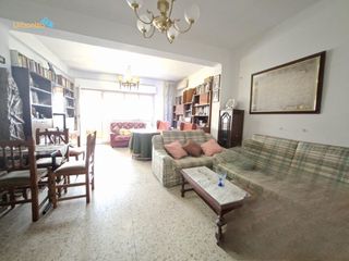 Pis en La Estaci�n. Amplio piso en badajoz oportunidad de reforma en la zona de la e