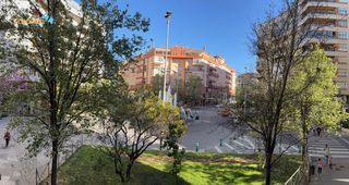 Pis  Plaza constitucion. Piso amplio de 5d con garaje y trastero en pleno centro