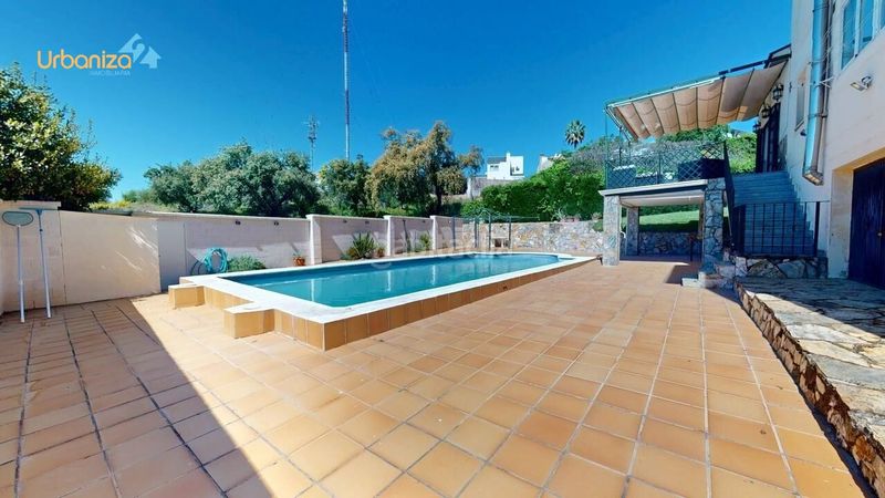 Foto 0ee9c2dc-26b8-46a8-a8a9-bbccaa2a44a8. Xalet amb calefacció aparcament piscina a Carretera de Sevilla - Los Montitos Badajoz
