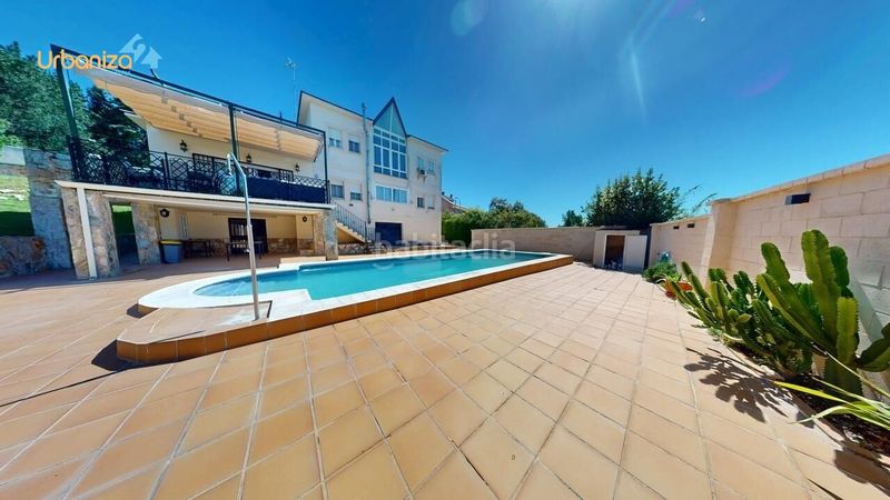 Foto dd8cc523-5115-477f-a3b3-9faf3eb69806. Xalet amb calefacció aparcament piscina a Carretera de Sevilla - Los Montitos Badajoz