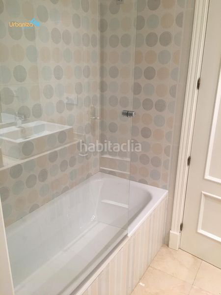 Foto 580974cf-3dd8-4b0b-82f0-833c8b491fce. Casa adossada amb calefacció aparcament piscina a Badajoz