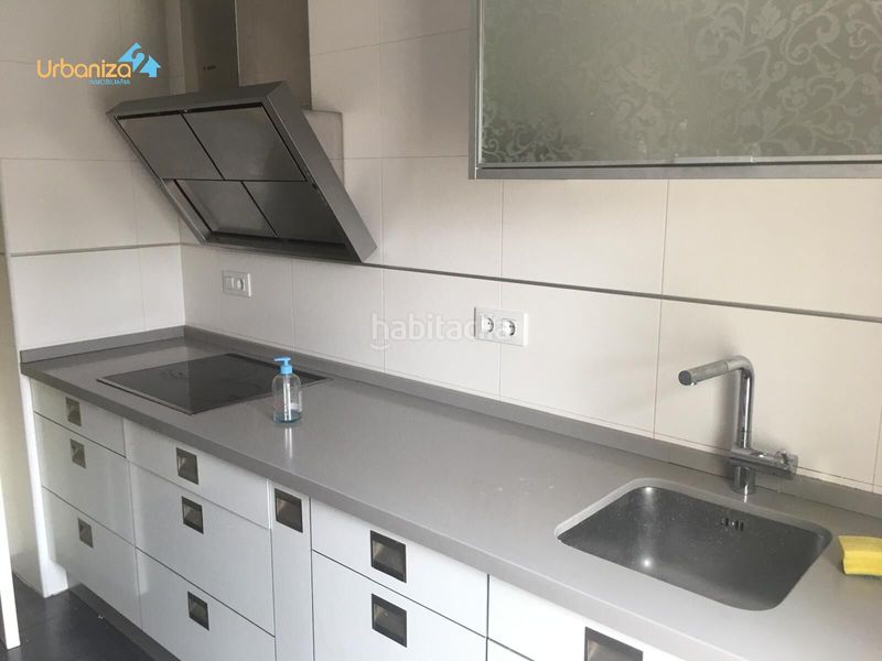 Foto f828b433-bd1b-417a-b7e3-b84ac9c67042. Casa adossada amb calefacció aparcament piscina a Badajoz
