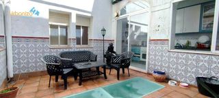 Pis a Casco Antiguo. Bonito piso centrico con amplios espacios, terraza y patio con g